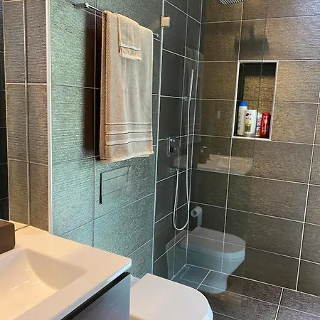 Cdr Moderne Luxe En Spectaculair Uitzicht Frühstückspension 4*